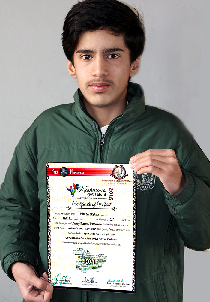 Abu Sufiyan bags 1st prize in Kashmir’s Got Talent music competition