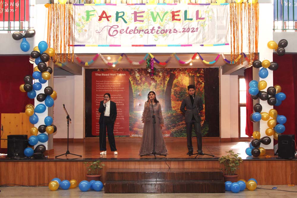 School organizes farewell for Class XII students