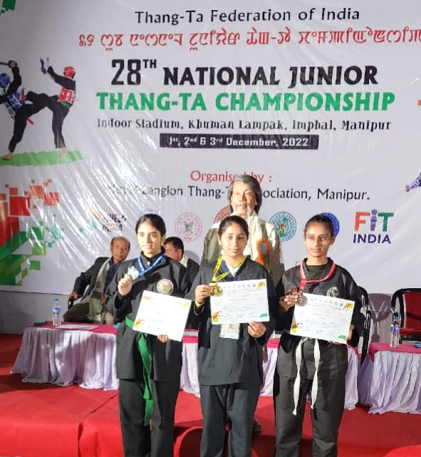 Aamimah Irfan of DPS Srinagar wins silver in the Thang-Ta Nationals